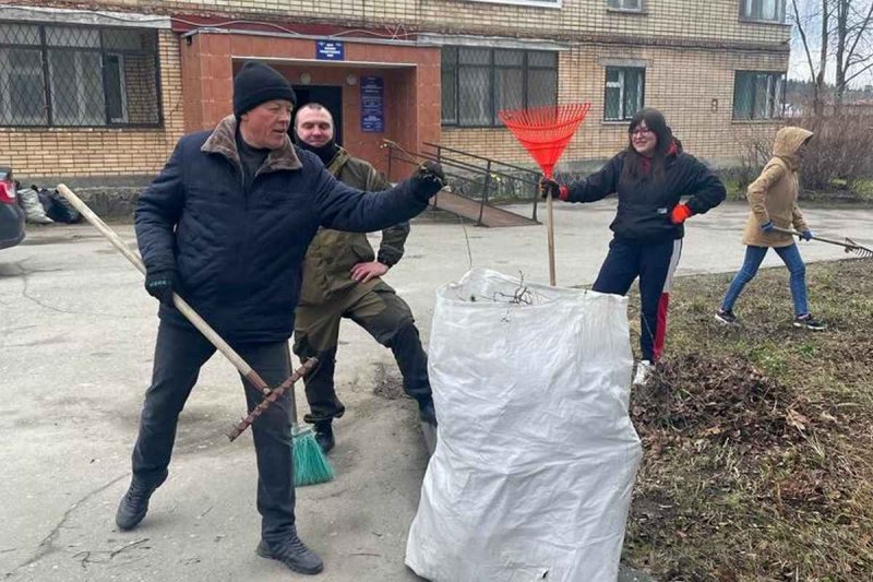 На юге Карелии полицейские присоединились к благоустройству общественных территорий